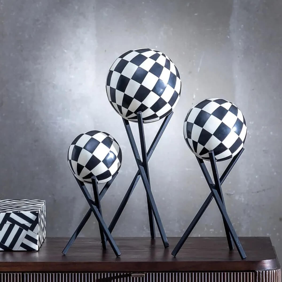 FIGURA BLANCO/NEGRO METAL